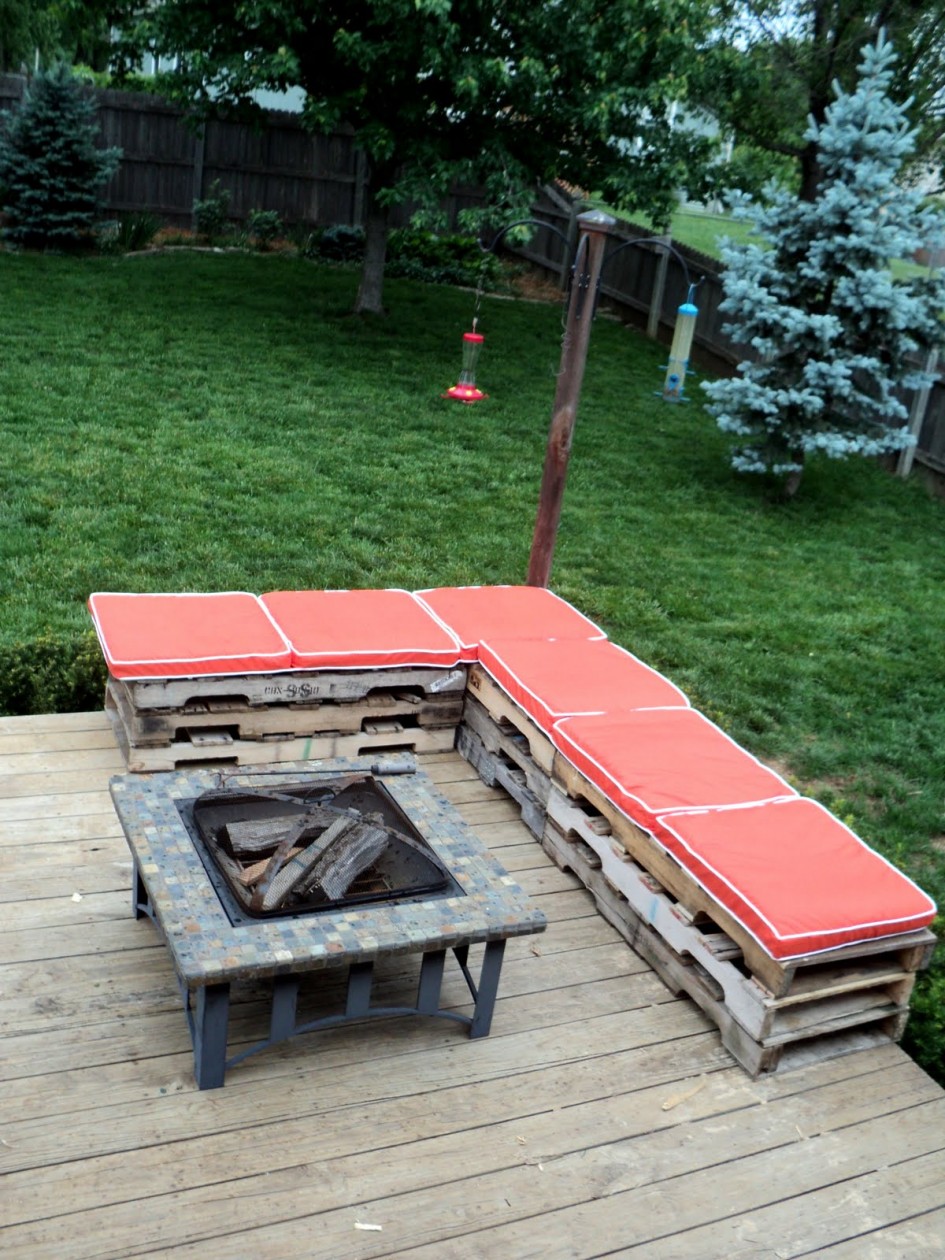 soda-drink-Crates-garden-benches2 15 killer Garden Bench Decoration Ideas