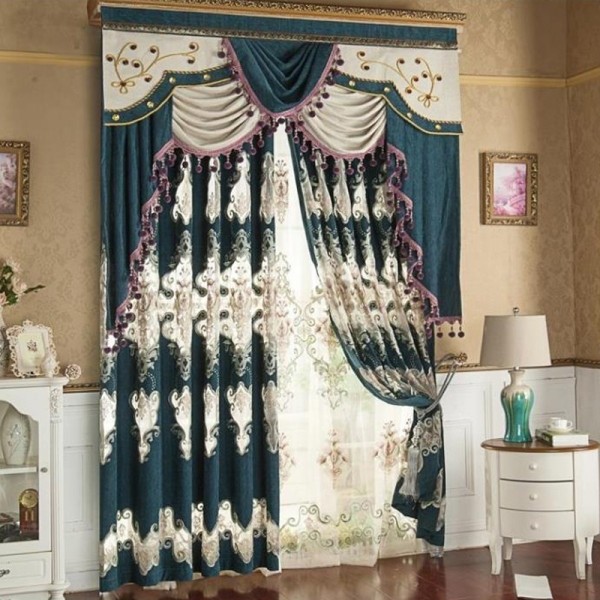 stunning-valances-11 7 Luxurious Blackout Curtain Ideas That Will Turn Your Window into a Piece of Art