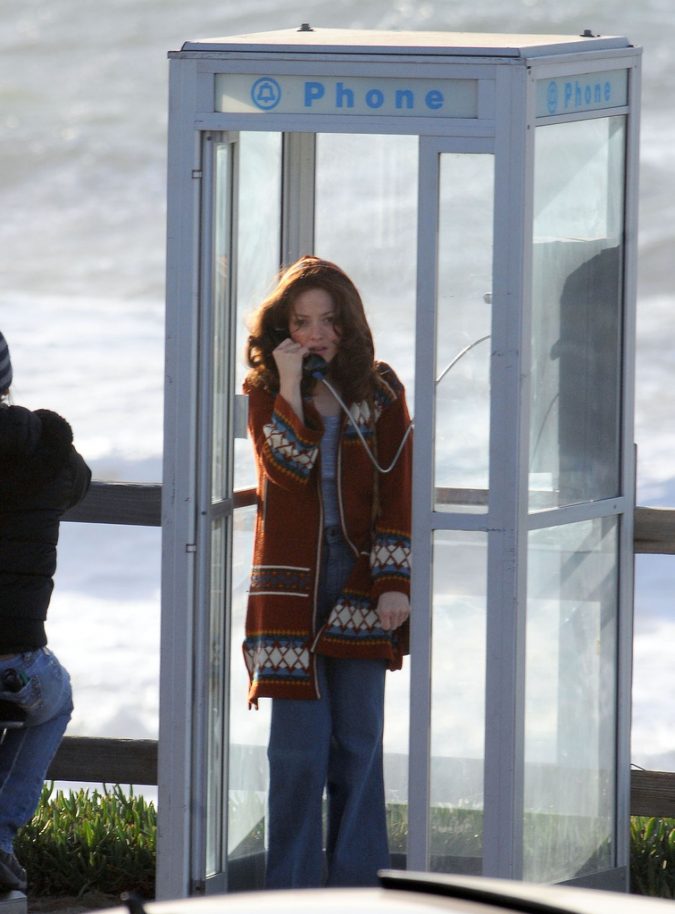 Amanda Seyfried Using Pay Phone Top 10 Outdated Technologies That are Coming Next Year - 16 Outdated Technologies