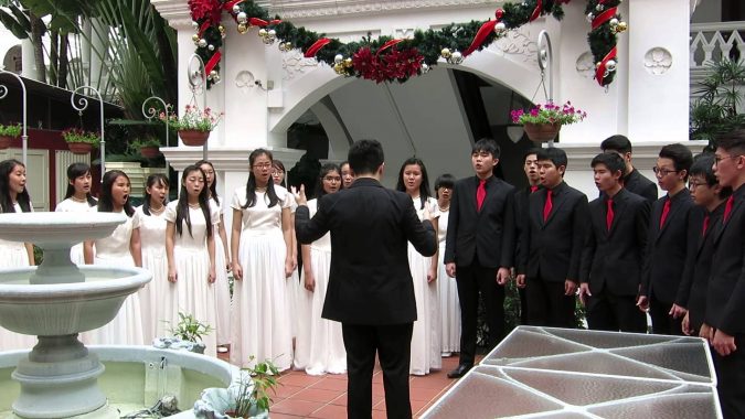 Christmas wedding choir 8 Festive Tips for a Christmas-Themed Wedding - 10