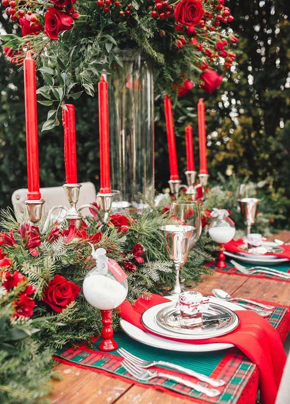 Christmas-winter-wedding-centerpieces-flower-decor 8 Festive Tips for a Christmas-Themed Wedding
