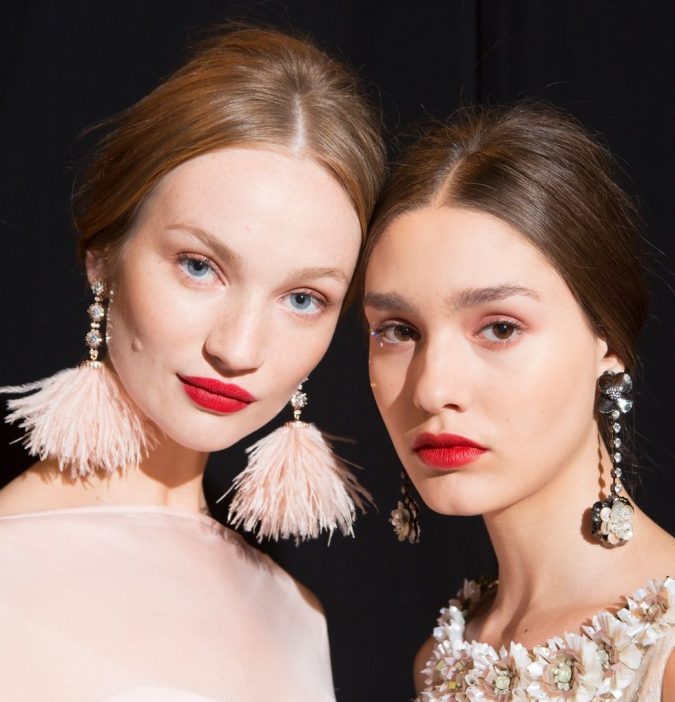 Classic-Red-Lips-with-Barely-there-Eye-Makeup-spring-summer-2018-hair-makeup-trends-mischka-675x702 11 Exclusive Makeup Ideas for a Gorgeous Look in 2020