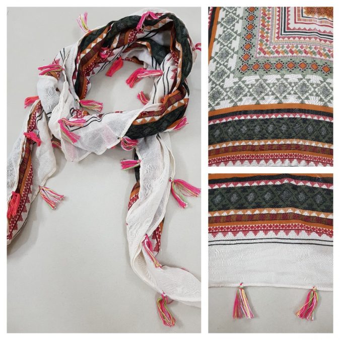 Geometric printed scarf +25 Catchiest Scarf Trends for Women - 18