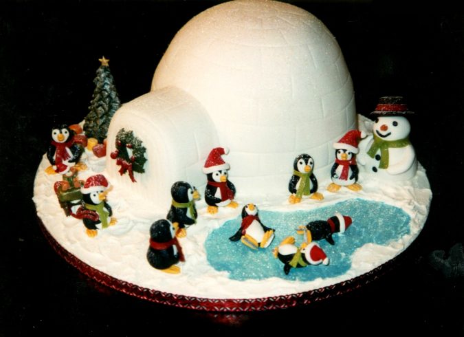 Igloo-design-for-Christmas-cake-675x490 Top 10 Mouth-watering Christmas Cake Decorations 2020
