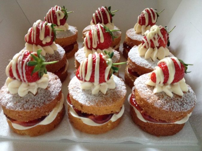 Top 10 Mouth-watering Christmas Cake Decorations 6 Mini size cakes Top 10 Mouth-watering Christmas Cake Decorations - 6
