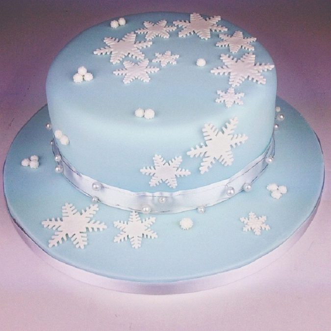 Snowflake Christmas cake Top 10 Mouth-watering Christmas Cake Decorations - 11