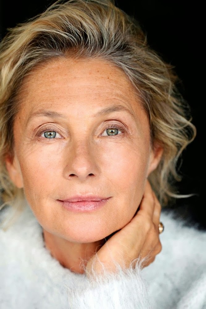 aged-women-makeup Top 10 Makeup Tricks to Look Younger