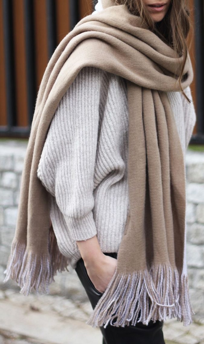 biege-Heavy-woolen-scarf-675x1135 +25 Catchiest Scarf Trends for Women in 2022