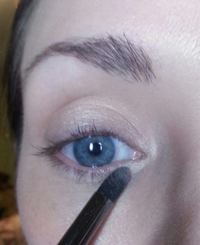 blue-eye-makeup-675x828 Top 10 Makeup Tricks to Look Younger