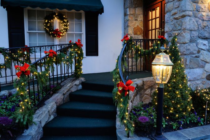 christmas-garland-porch-decorations-675x450 Top 10 Outdoor Christmas Light Ideas for 2021/2022