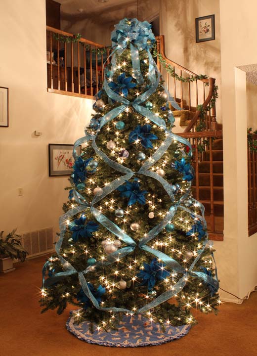 christmas tree ribbon decor Top 10 Christmas Decoration Ideas & Trends - 3