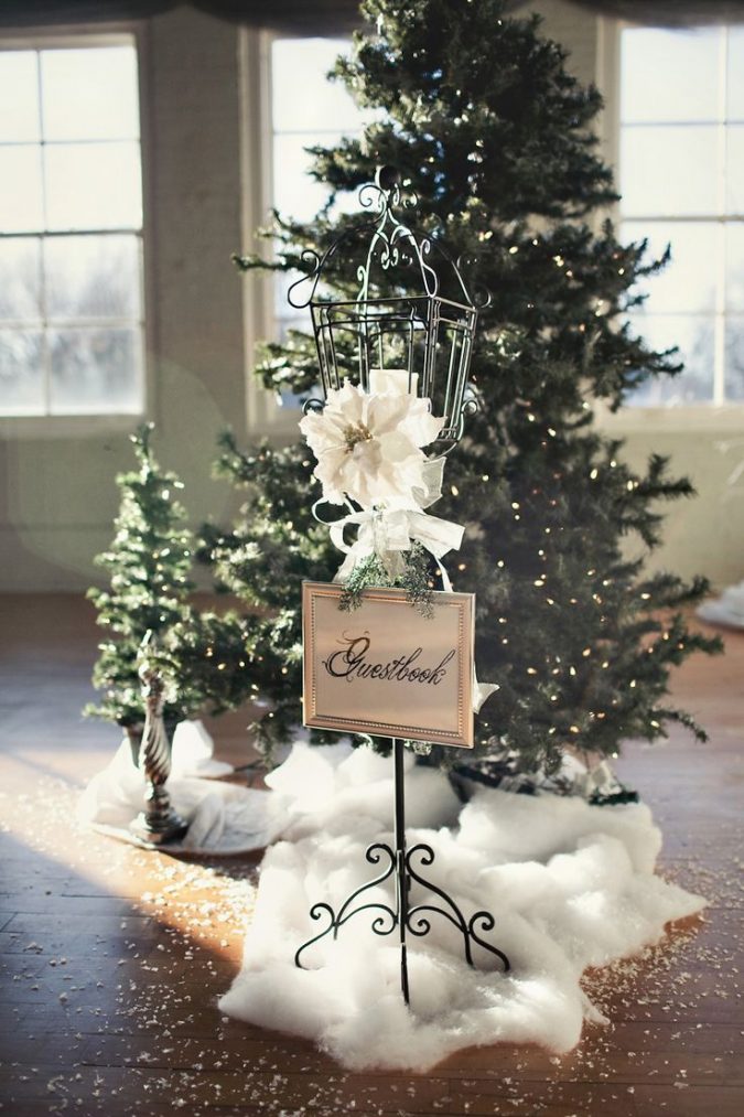 christmas wedding decorations christmas tree 8 Festive Tips for a Christmas-Themed Wedding - 16