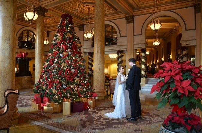 christmas-wedding-in-washington-dc-willard-hotel-jessica-schmitt-photography-675x447 8 Festive Tips for a Christmas-Themed Wedding