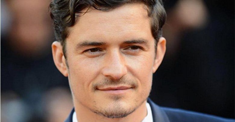 curly fringe Orlando Bloom Top 6 Trendy Wavy Hairstyles For Men - Lifestyle 1