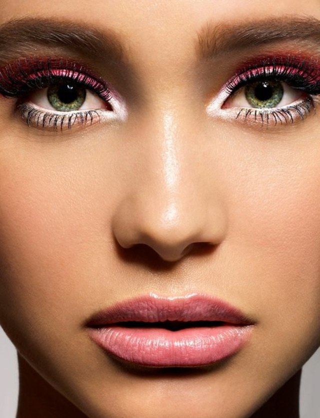 inner-corner-eye-makeup Top 10 Makeup Tricks to Look Younger