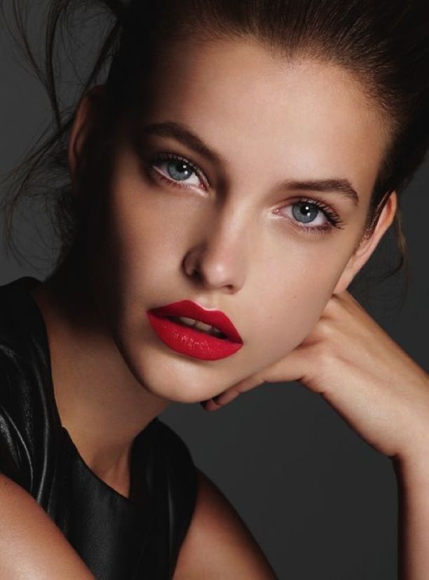 Top 10 Makeup Tricks to Look Younger 3 inner corners white eye liner eye makeup Top 10 Makeup Tricks to Look Younger - 3