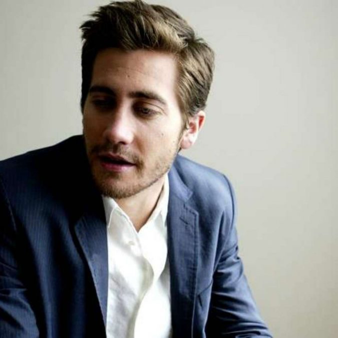 jake-gyllenhaal-side-part-hairstyle-675x675 2020 Trends: 6 Trendy Wavy Hairstyles For Men