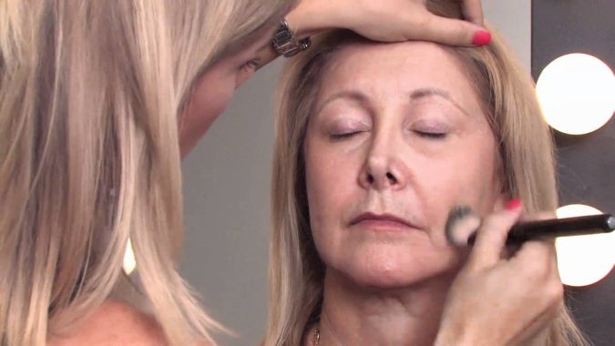 Top 10 Makeup Tricks to Look Younger 6 middle aged woman mature makeup Top 10 Makeup Tricks to Look Younger - 6