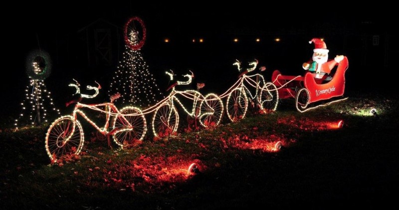 98+ Magical Christmas Light Decoration Ideas for Your Yard 131 outdoor Christmas light decoration ideas 129 98+ Magical Christmas Light Decoration Ideas for Your Yard - 131