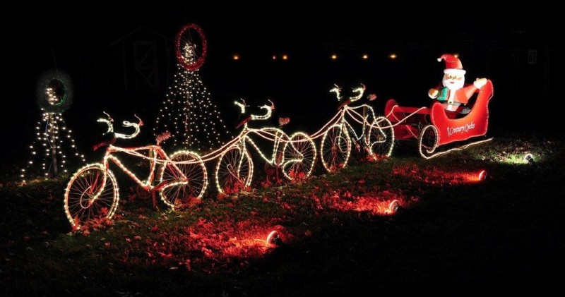 outdoor-Christmas-light-decoration-ideas-129 98+ Magical Christmas Light Decoration Ideas for Your Yard