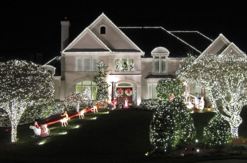 outdoor-Christmas-light-decoration-ideas-141 98+ Magical Christmas Light Decoration Ideas for Your Yard