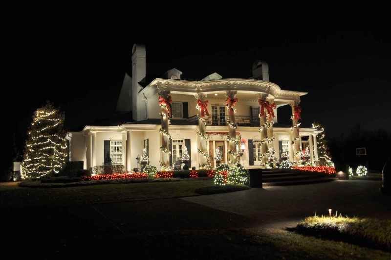 98+ Magical Christmas Light Decoration Ideas for Your Yard 147 outdoor Christmas light decoration ideas 145 98+ Magical Christmas Light Decoration Ideas for Your Yard - 147