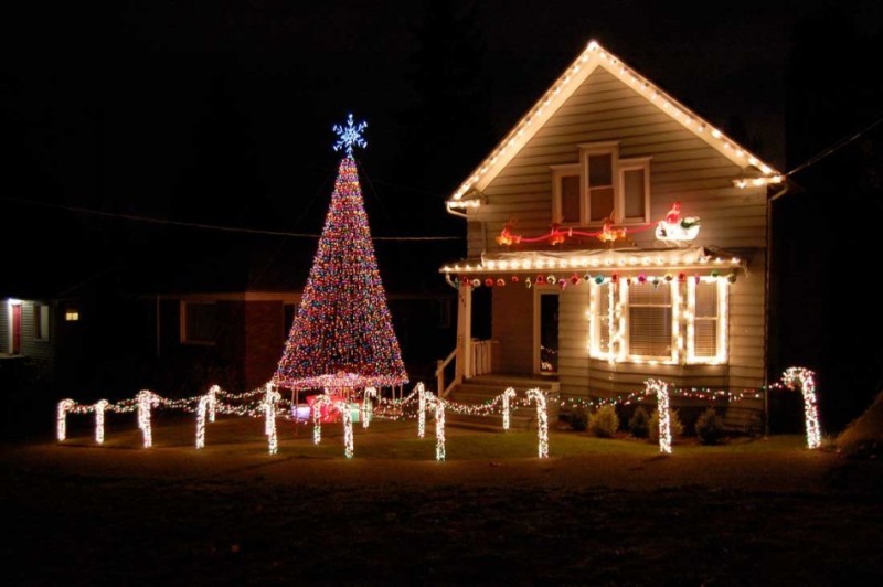 98+ Magical Christmas Light Decoration Ideas for Your Yard 150 outdoor Christmas light decoration ideas 148 98+ Magical Christmas Light Decoration Ideas for Your Yard - 150