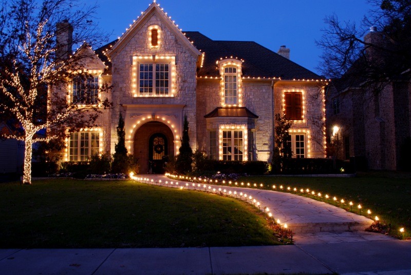 outdoor-Christmas-light-decoration-ideas-160 98+ Magical Christmas Light Decoration Ideas for Your Yard