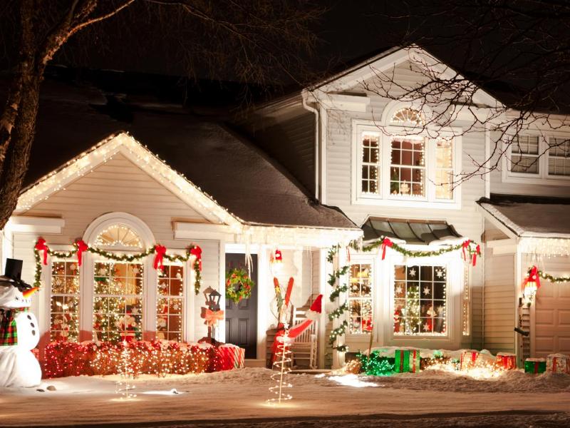 98+ Magical Christmas Light Decoration Ideas for Your Yard 170 outdoor Christmas light decoration ideas 168 98+ Magical Christmas Light Decoration Ideas for Your Yard - 170