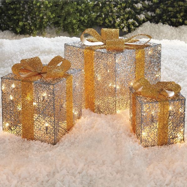 98+ Magical Christmas Light Decoration Ideas for Your Yard 40 outdoor Christmas light decoration ideas 38 98+ Magical Christmas Light Decoration Ideas for Your Yard - 40