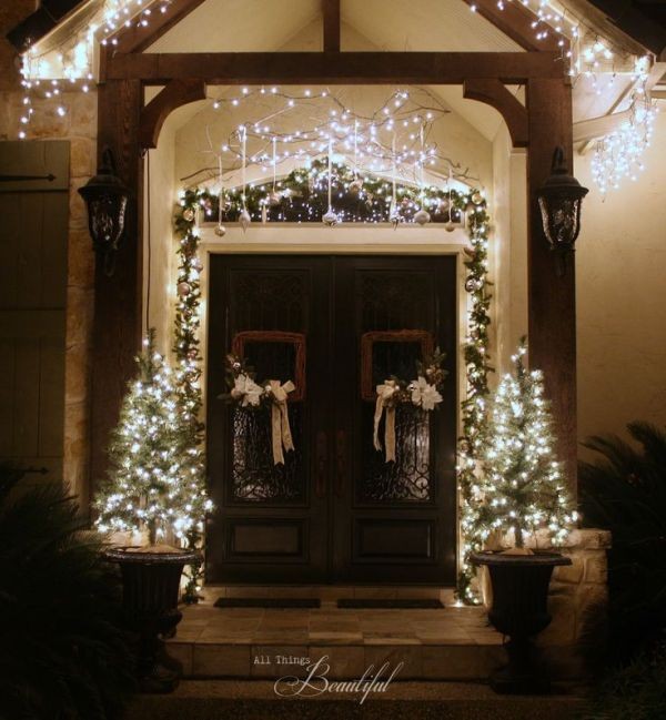 98+ Magical Christmas Light Decoration Ideas for Your Yard 74 outdoor Christmas light decoration ideas 72 98+ Magical Christmas Light Decoration Ideas for Your Yard - 74