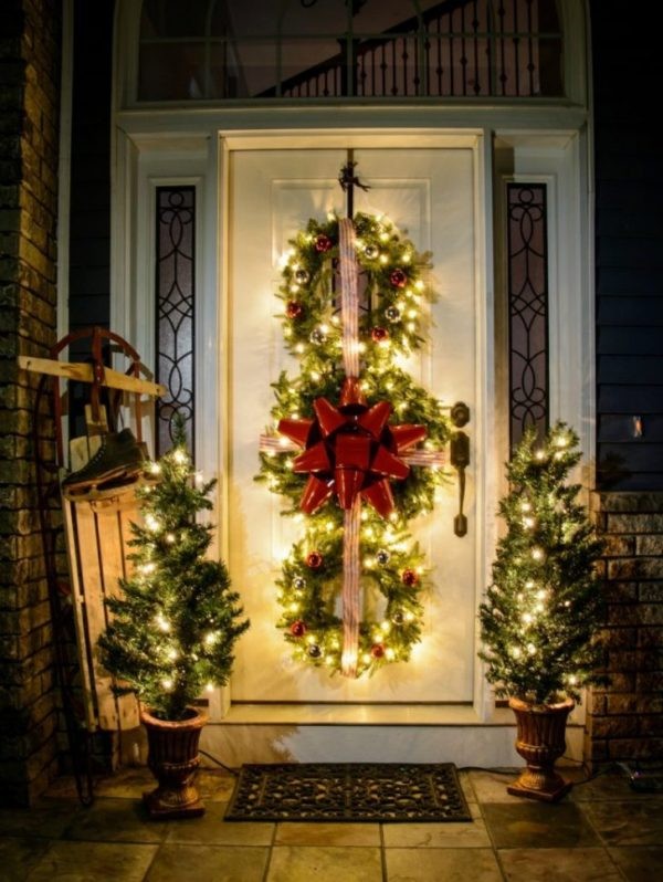 98+ Magical Christmas Light Decoration Ideas for Your Yard 92 outdoor Christmas light decoration ideas 90 98+ Magical Christmas Light Decoration Ideas for Your Yard - 92