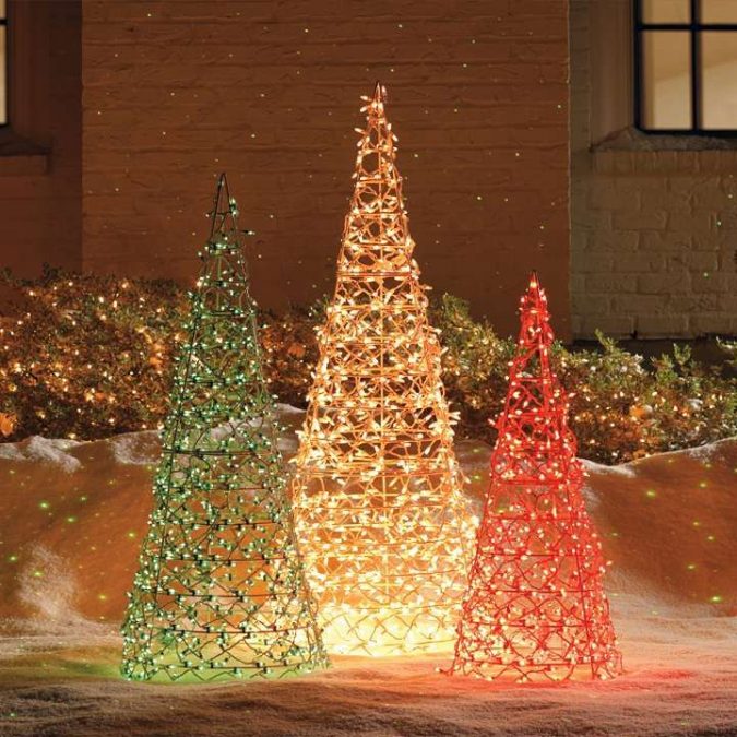 outdoor christmas decorations tomato cage christmas trees Top 10 Outdoor Christmas Light Ideas - 4