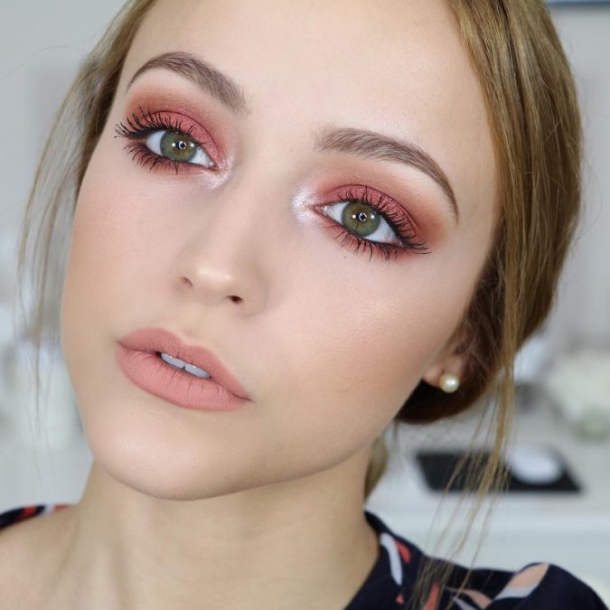 peach eye makeup 2 11 Exclusive Makeup Ideas for a Gorgeous Look - 16