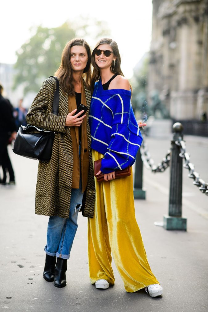 street-fashion-Scarves-at-the-Paris-Fashion-Week-Spring-2018-675x1013 +25 Catchiest Scarf Trends for Women in 2022
