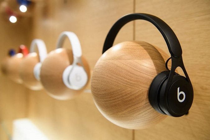 Top 10 Fabulous Christmas Gifts for Teens 8 wireless Headphones Top 10 Fabulous Christmas Gifts for Teens - 8