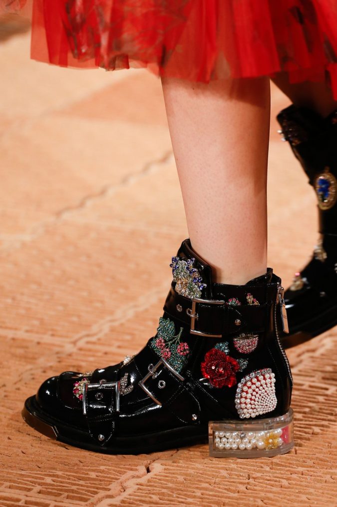 +8 Catchiest Women’s Shoe Trends to Expect in Next Year 4 Alexander McQueen shoes 2018 +8 Catchiest Women’s Shoe Trends to Expect in Next Year - 4