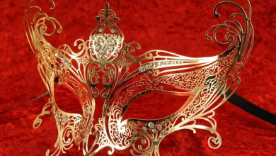 Top 10 Stylish Women's Masquerade Masks for Christmas 194 CATWOMAN COMPLETA GOLD Masquerade mask Top 10 Stylish Women's Masquerade Masks for Christmas - 194