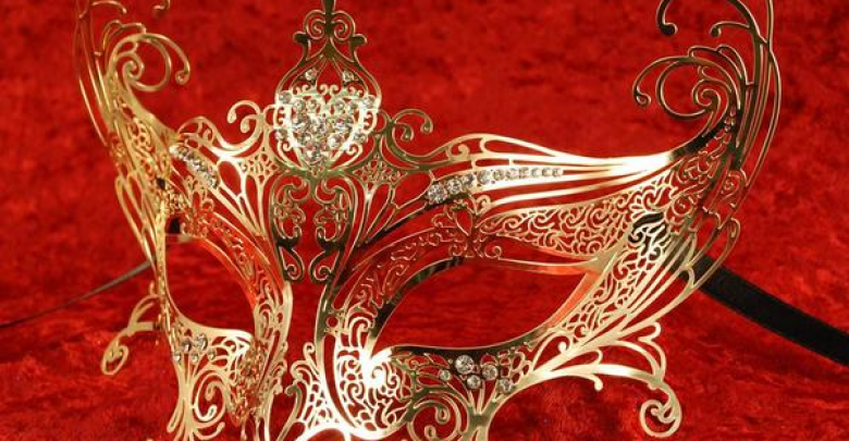 CATWOMAN COMPLETA GOLD Masquerade mask Top 10 Stylish Women's Masquerade Masks for Christmas - Christmas balls 2