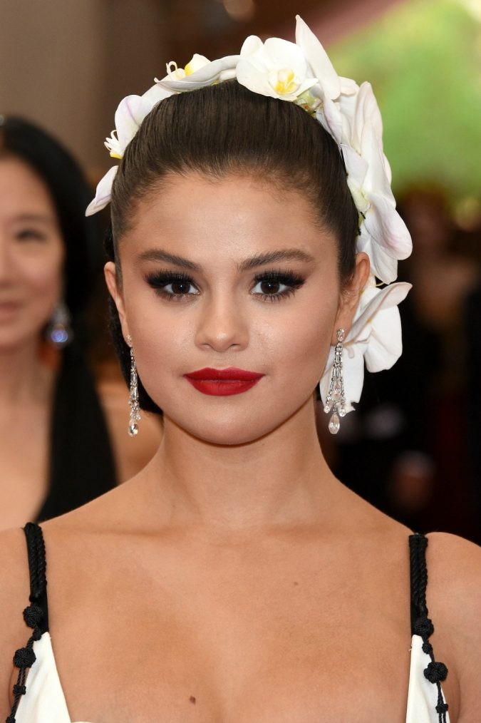Selena Gomez 2015 Met Gala Top 10 Inspired Celebrity Makeup Ideas - 6