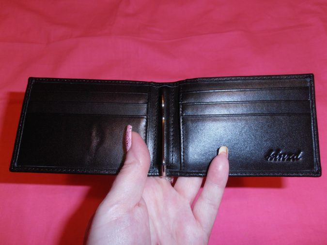 black wallet Top 7 Leather Wallet Patterns Trending - 3