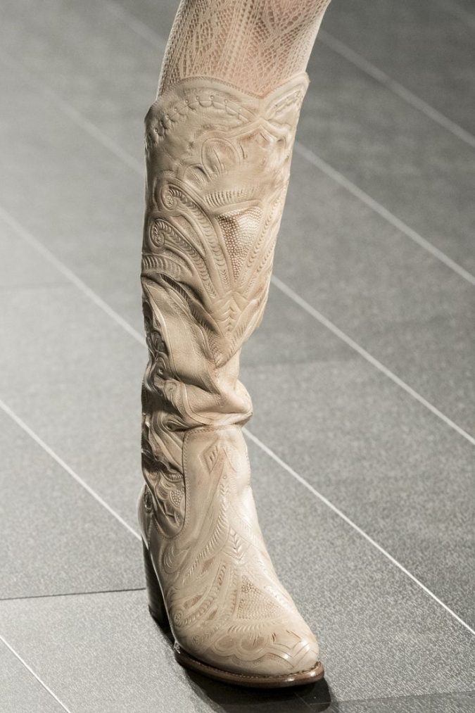+8 Catchiest Women’s Shoe Trends to Expect in Next Year 22 women boot 2018 +8 Catchiest Women’s Shoe Trends to Expect in Next Year - 22
