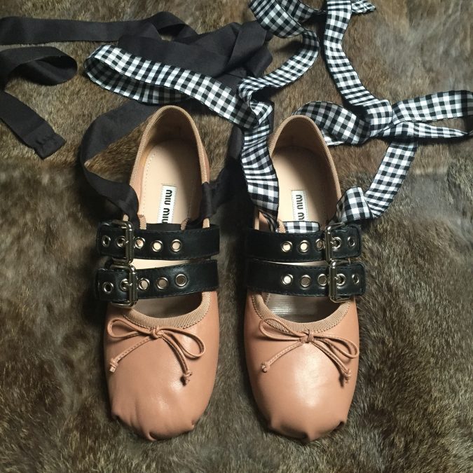 +8 Catchiest Women’s Shoe Trends to Expect in Next Year 21 women flat shoes with straps +8 Catchiest Women’s Shoe Trends to Expect in Next Year - 21