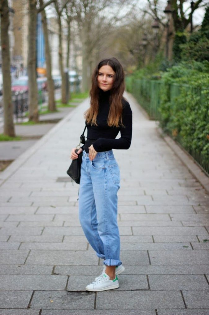 Mommy Jeans women outfit 12 Outdated Fashion Trends Coming Back - 14