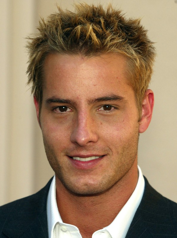 Spiky-hairstyle-for-blonde-men-justin-hartley Top 10 Hairstyles for Guys with Blonde Hair