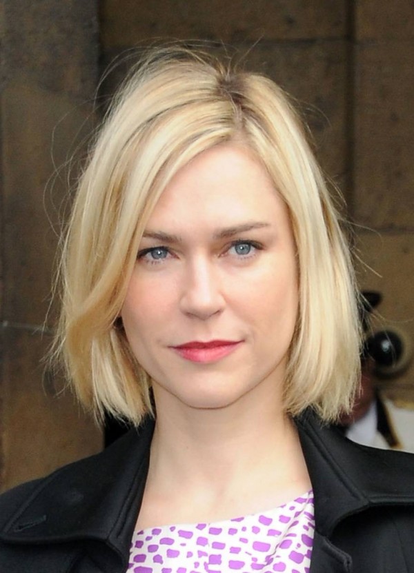 Straight bob hairstyle for blonde women Top 10 Professional Hairstyles for Blonde Women - 9