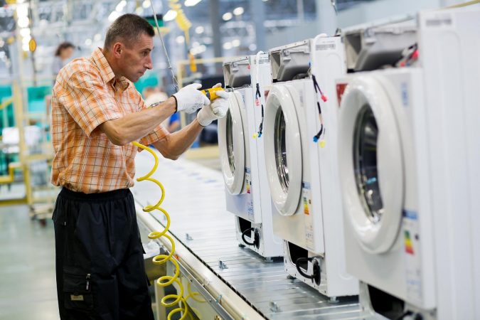 appliance repair technician Top 10 Washing Machine Parts That Need Repair in Canada - 10