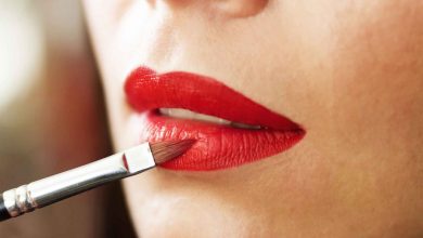 apply red lipstick 7 Tricks to Keep Your Lipstick Last Longer - 24