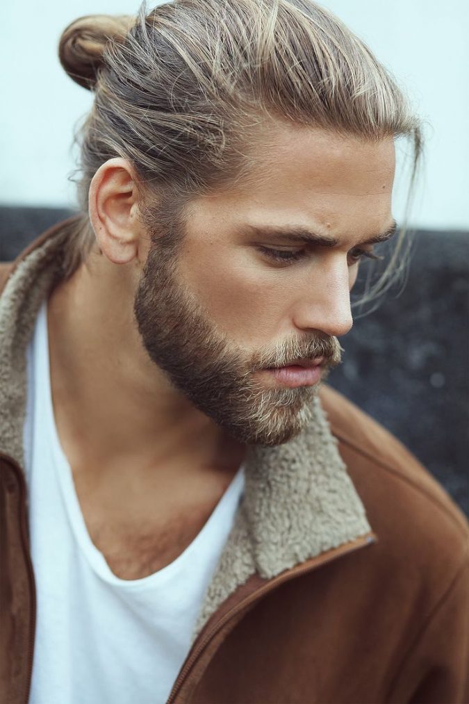 bun-hairstyle-for-blonde-men-675x1013 Top 10 Hairstyles for Guys with Blonde Hair