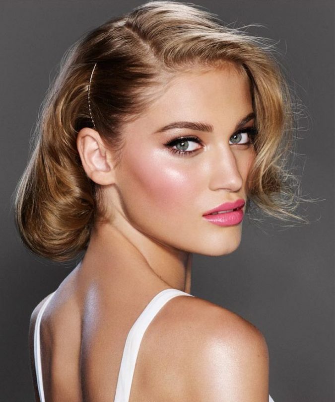 Top 10 Wedding Makeup Ideas for Brides 19 pink lips bridal makeup Top 10 Wedding Makeup Ideas for Brides - 19